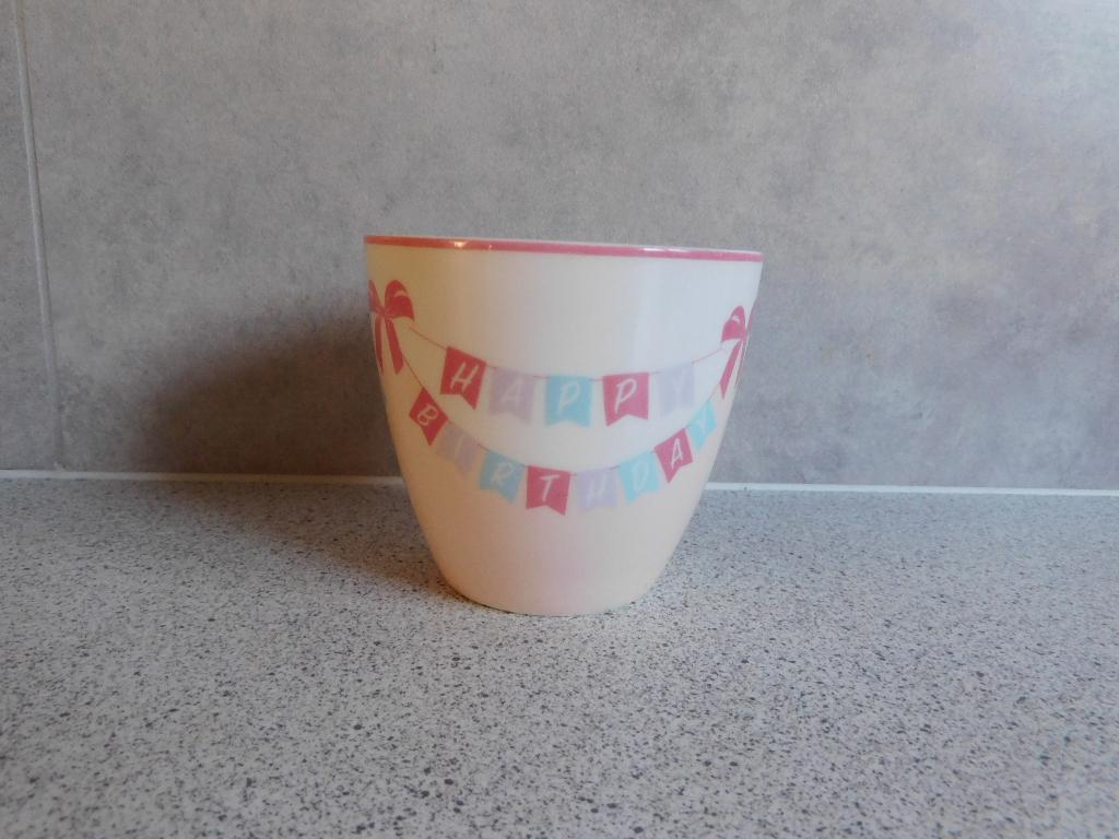 Latte Cup 300 ml. Happy Birthday Green Gate Copenhagen, Huis en Inrichting, Ophalen of Verzenden, Zo goed als nieuw, Overige stijlen