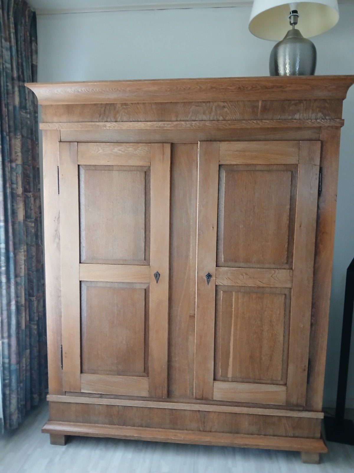 ruim 100 jaar oude eiken kast( van oorsprong kledingkast), Ophalen