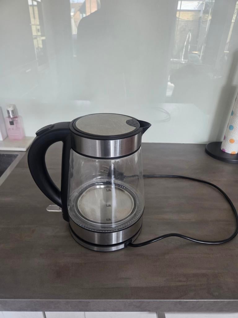 Glazen waterkoker, Ophalen
