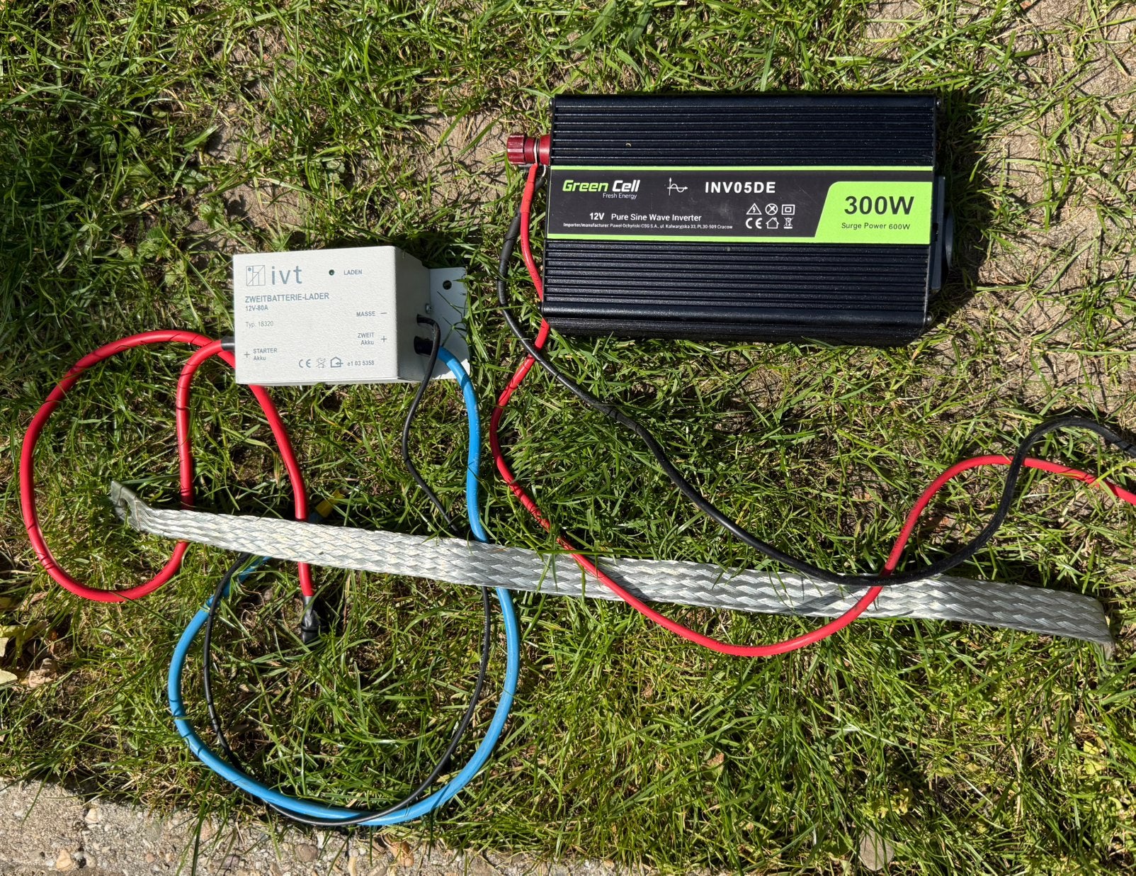 Omvormer 300w en IVT secundaire acculader 12V 80A, Ophalen of Verzenden, Zo goed als nieuw