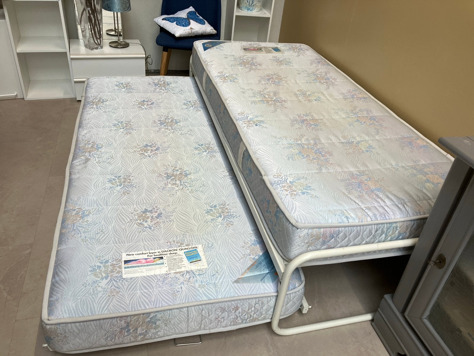 Uitschuifbaar logeerbed met 2 matrassen, 90 cm, Eenpersoons, Wit, Ophalen of Verzenden