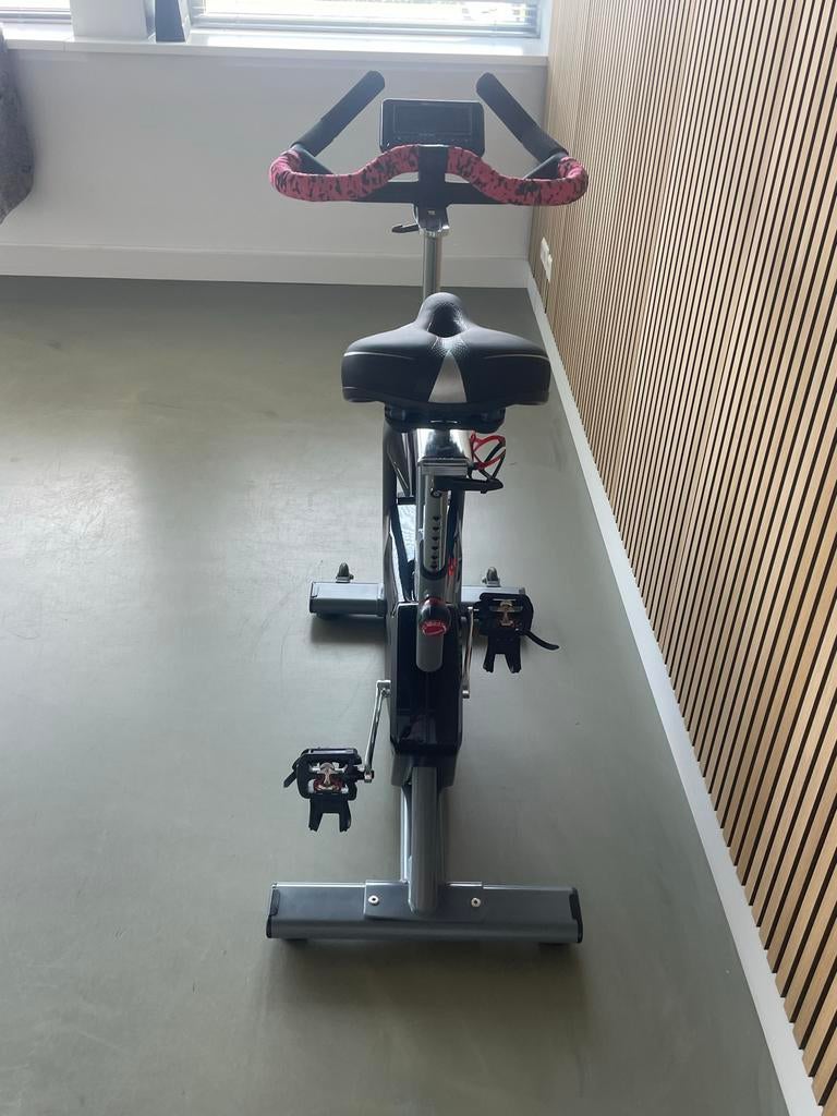 Hometrainer met Bluetooth (Spinfiets), Ophalen, Spinningfiets, Zo goed als nieuw, Metaal