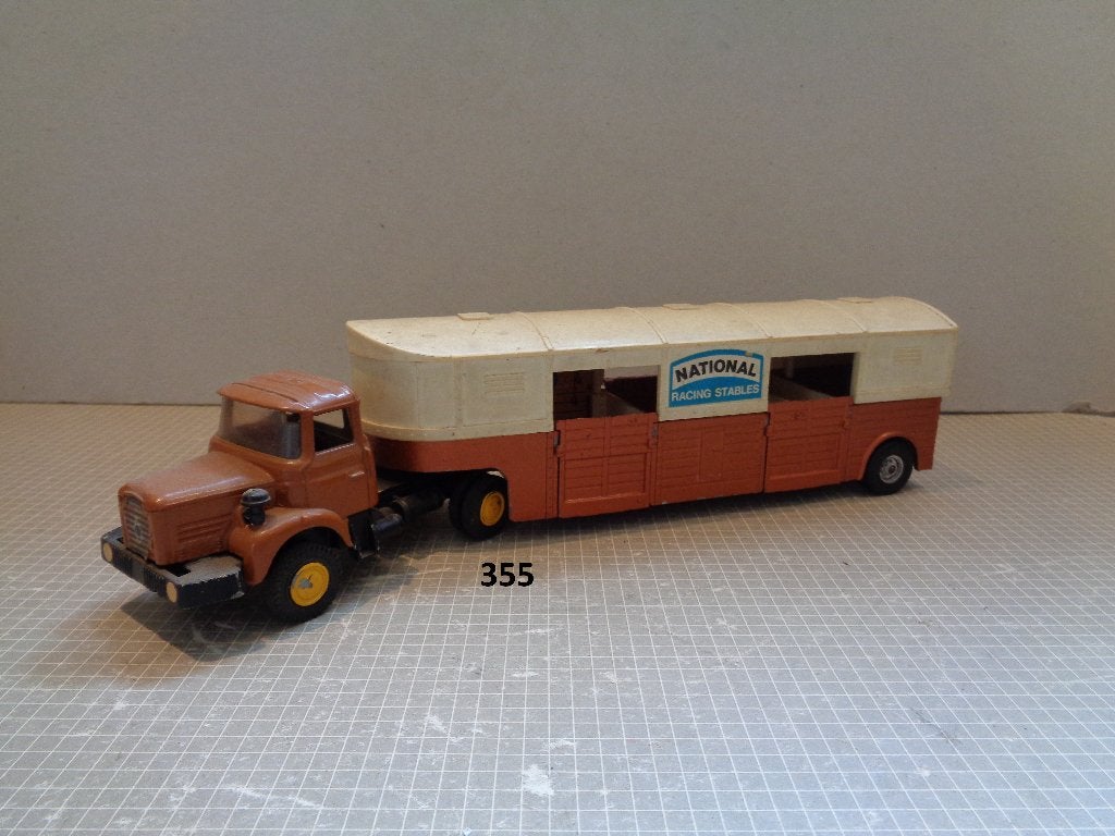 dinky berliet met paarden trailer, Ophalen of Verzenden, Zo goed als nieuw, Bus of Vrachtwagen, Corgi