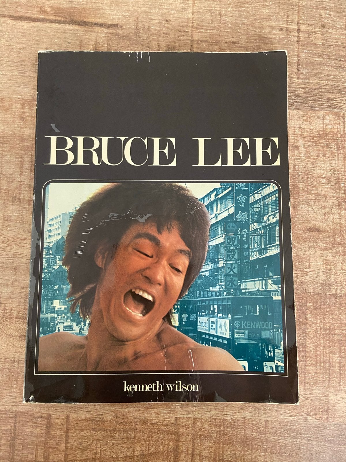 Bruce Lee Boek door Kenneth Wilson, Boeken, Ophalen of Verzenden, Gelezen, Amerika