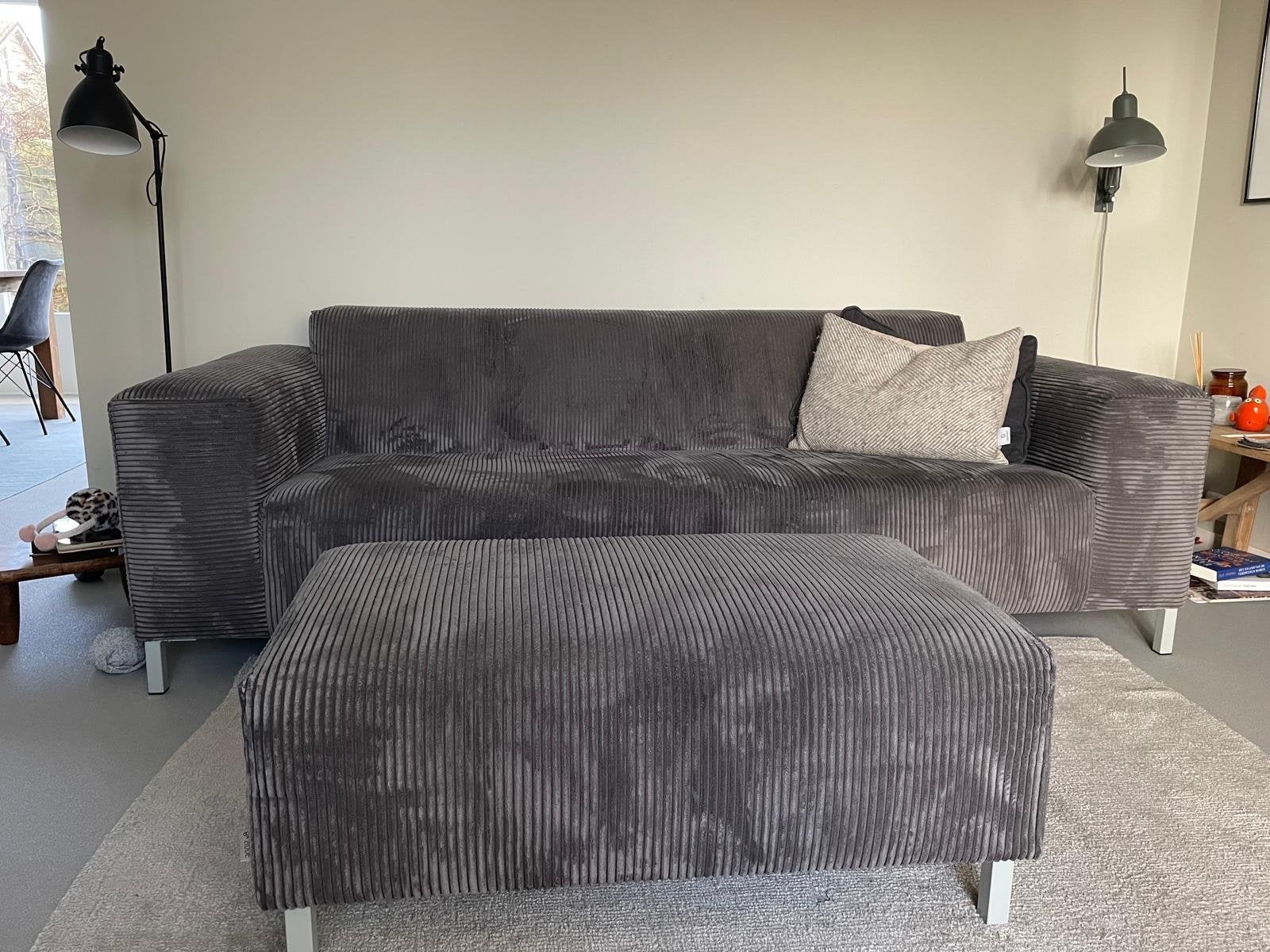 Grijze ribfluwelen BY SIDDE bank met poef, Ophalen, Driepersoons, 75 tot 100 cm, Zo goed als nieuw