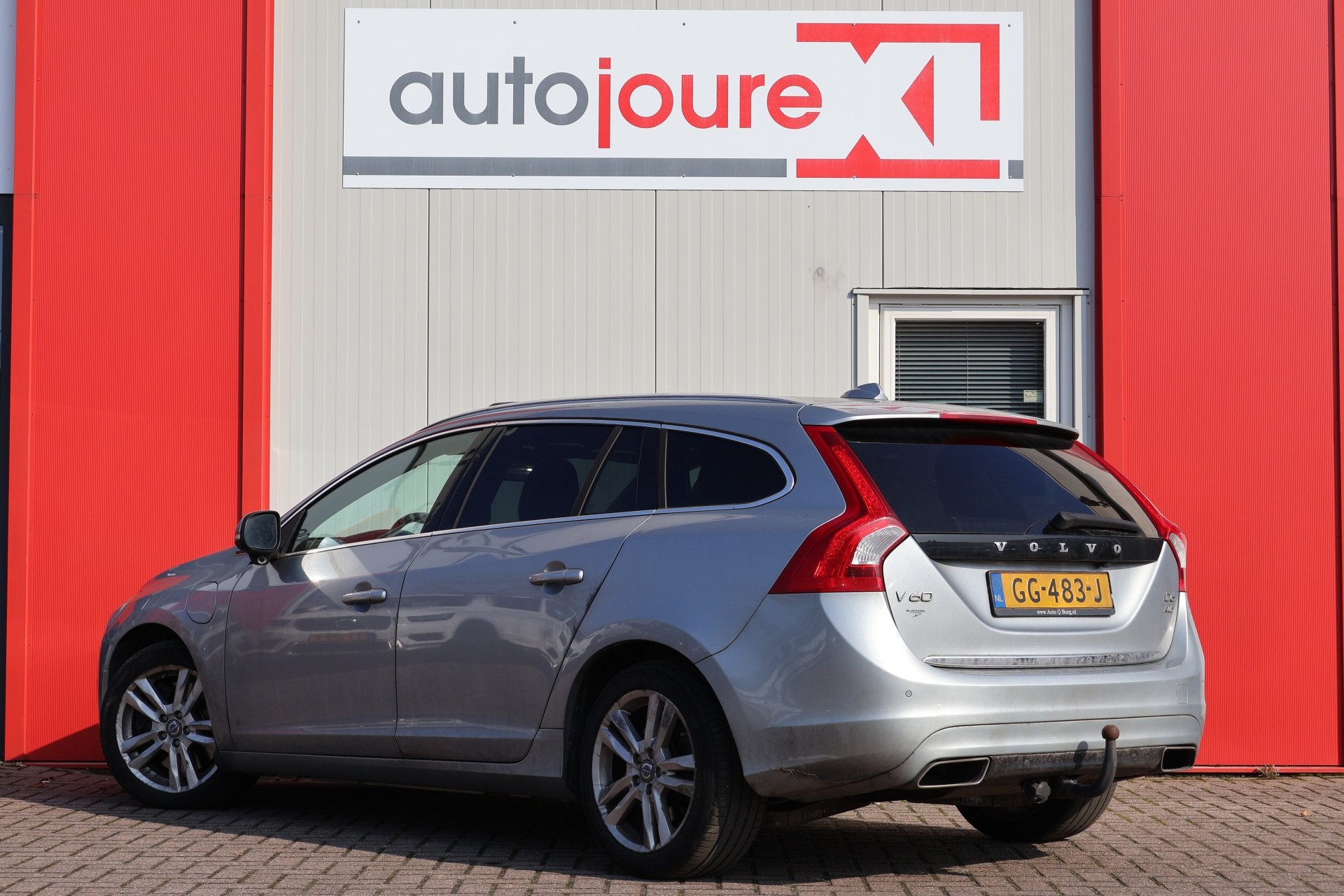 Volvo V60 2.4 D6 AWD Plug-In Hybrid Pure Limited | Export |, Automaat, Euro 5, Zwart, 1848 kg