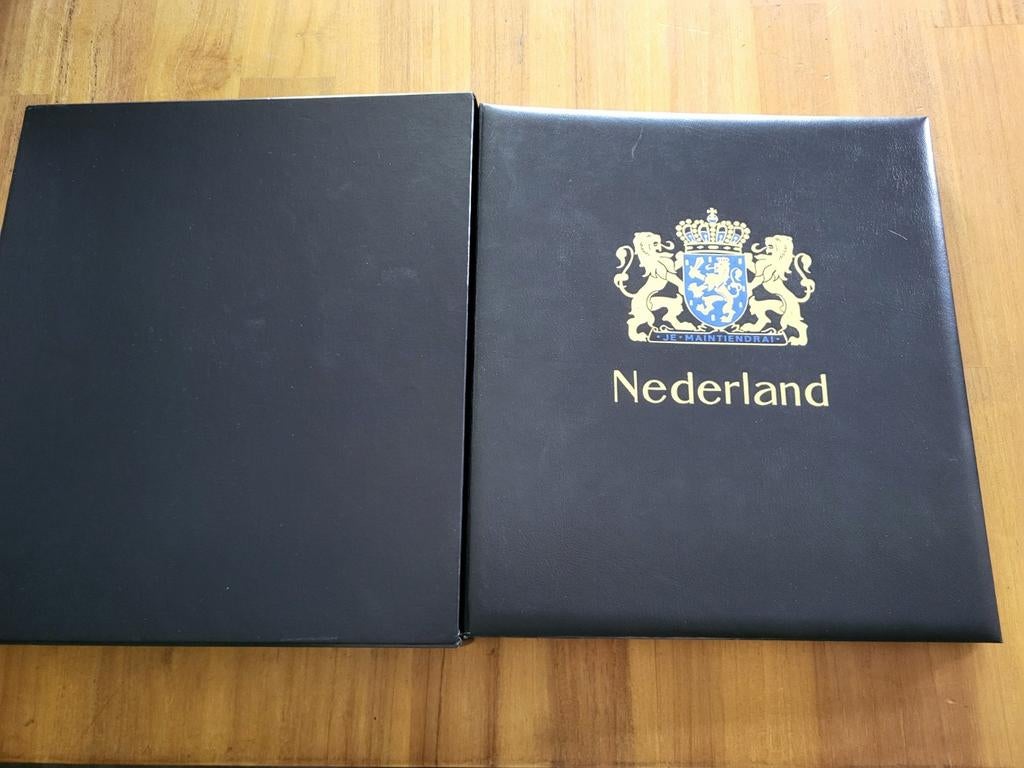 Lege gewatteerde davo ned 8 2021/2024 compleet, Postzegels en Munten, Verzenden, Verzamelalbum