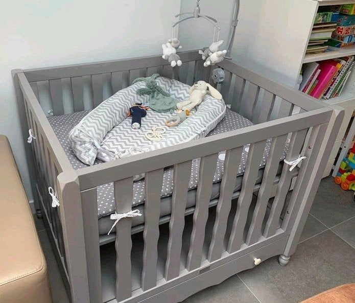 Grijze babybox met opberglade + boxmatras, Kinderen en Baby's, Ophalen, Gebruikt, Rechthoekig, In hoogte verstelbaar