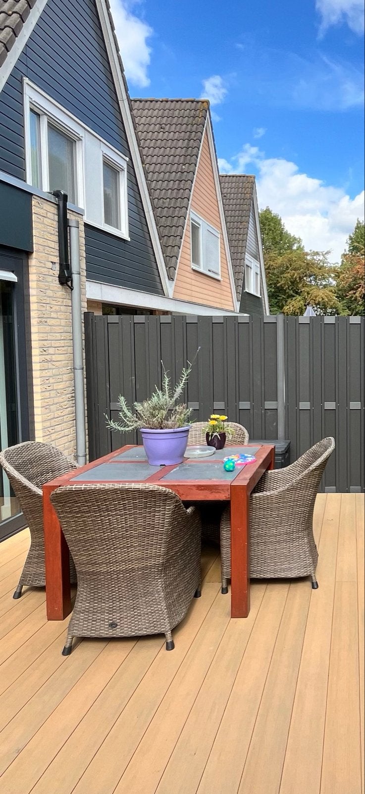 Tuinset: teakhout tafel met 4 wicker stoelen en kussens, Tuin en Terras, Ophalen, Gebruikt, Vierkant, Hout