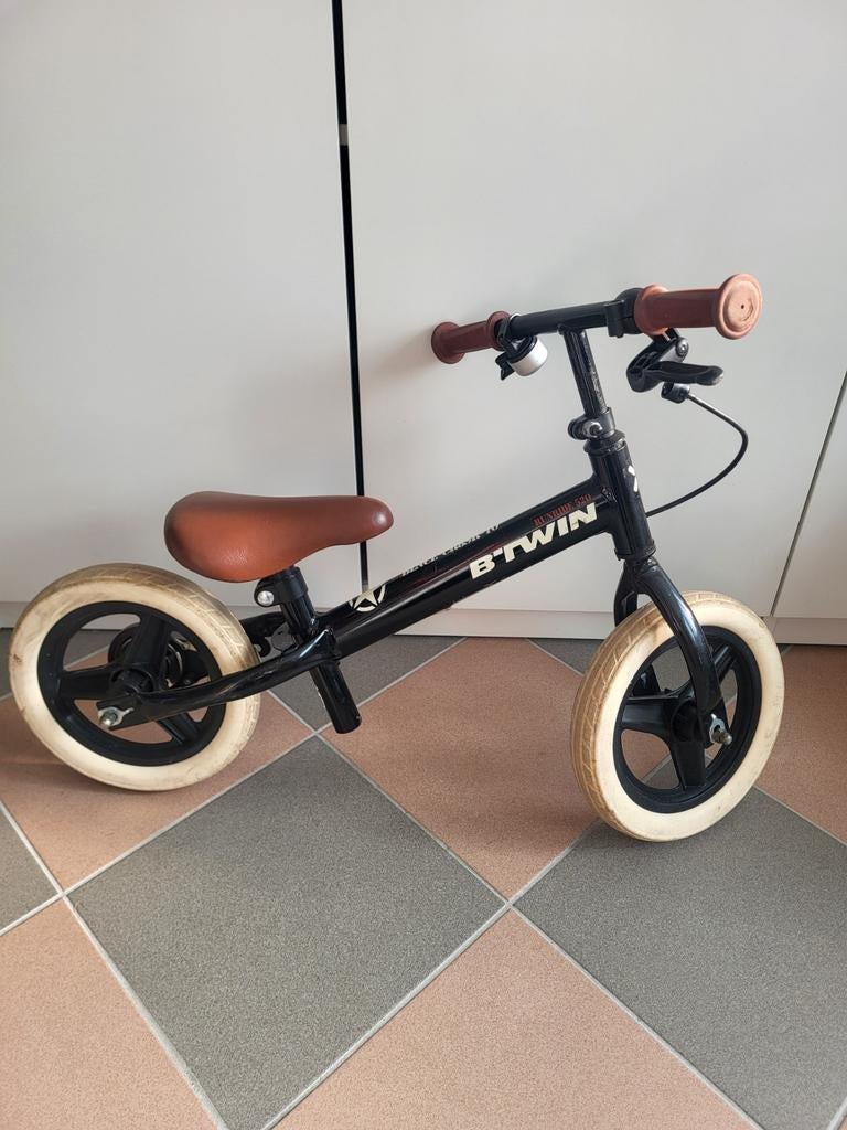 B'Twin Loopfiets voor Kinderen - Zwart met Bruin Zadel, Ophalen, Gebruikt, Loopfiets