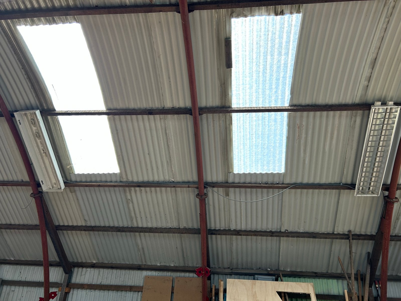 Romneyloods/Nissenhut - 19,5m x 9,5m met daglichtplaten, Ophalen