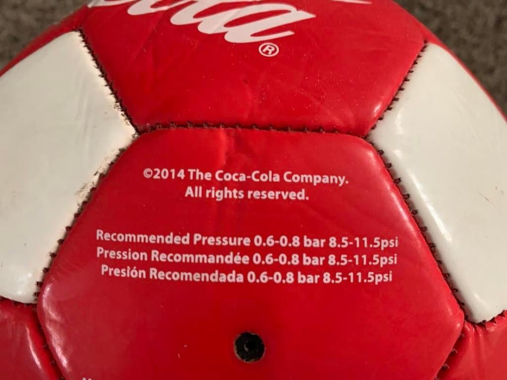 Voetbal Rood wit Coca Cola Brasil 2014, Maat XS of kleiner, Ophalen of Verzenden, Zo goed als nieuw, Bal
