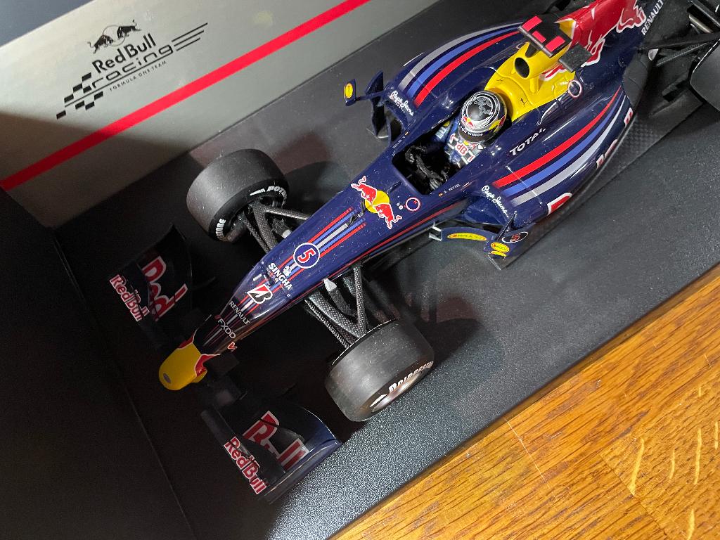 Sebastian Vettel Minichamps 1:18 RB6 2010 Showcar, Hobby en Vrije tijd, Modelauto's | 1:18, Ophalen of Verzenden, Nieuw, Auto