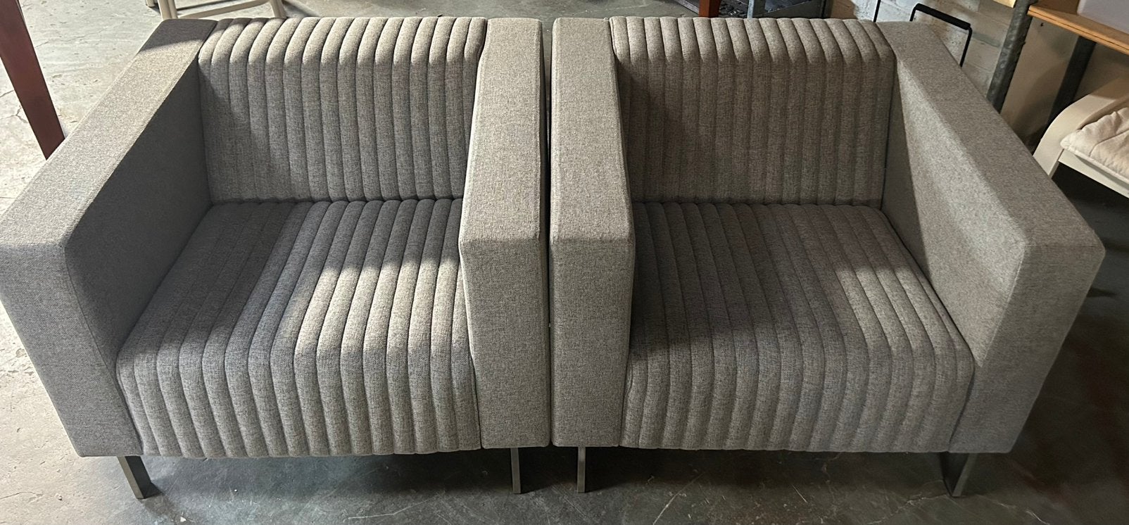 4x Deberenn Mona Design Fauteuils Lichtgrijs Ribstof - ZGAN, Ophalen, Design, 75 tot 100 cm, Zo goed als nieuw