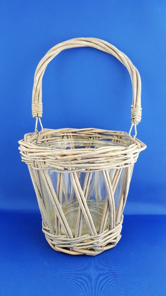 Brocante mandje met glas voor windlicht. 6A6, Tweedehands verkoop, Tweedehands verkoop, Gebruikt, Rond