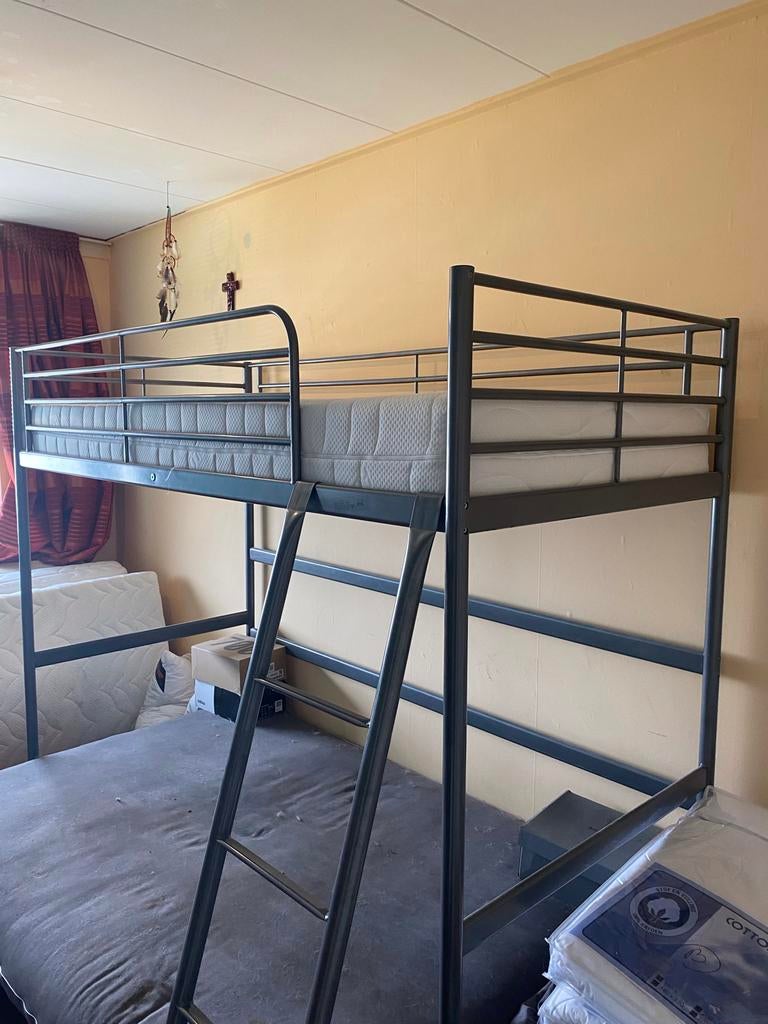 Hoogslaper 90x200x150 (BxLxH) - Ruimtebesparend Bed, Ophalen, Gebruikt, Hoogslaper