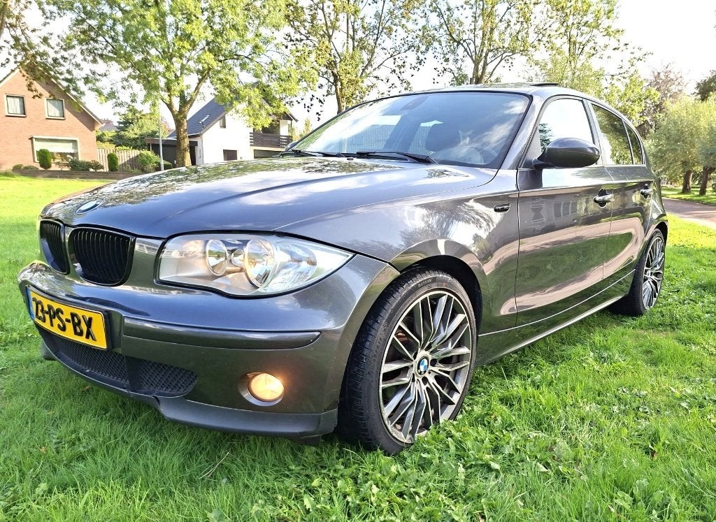 BMW 1-Serie 120I Grijs Navi Lmv 18 inch Airco/Ecc Dak Cruise, 1-Serie, 1995 cc, 4 cilinders, 150 pk