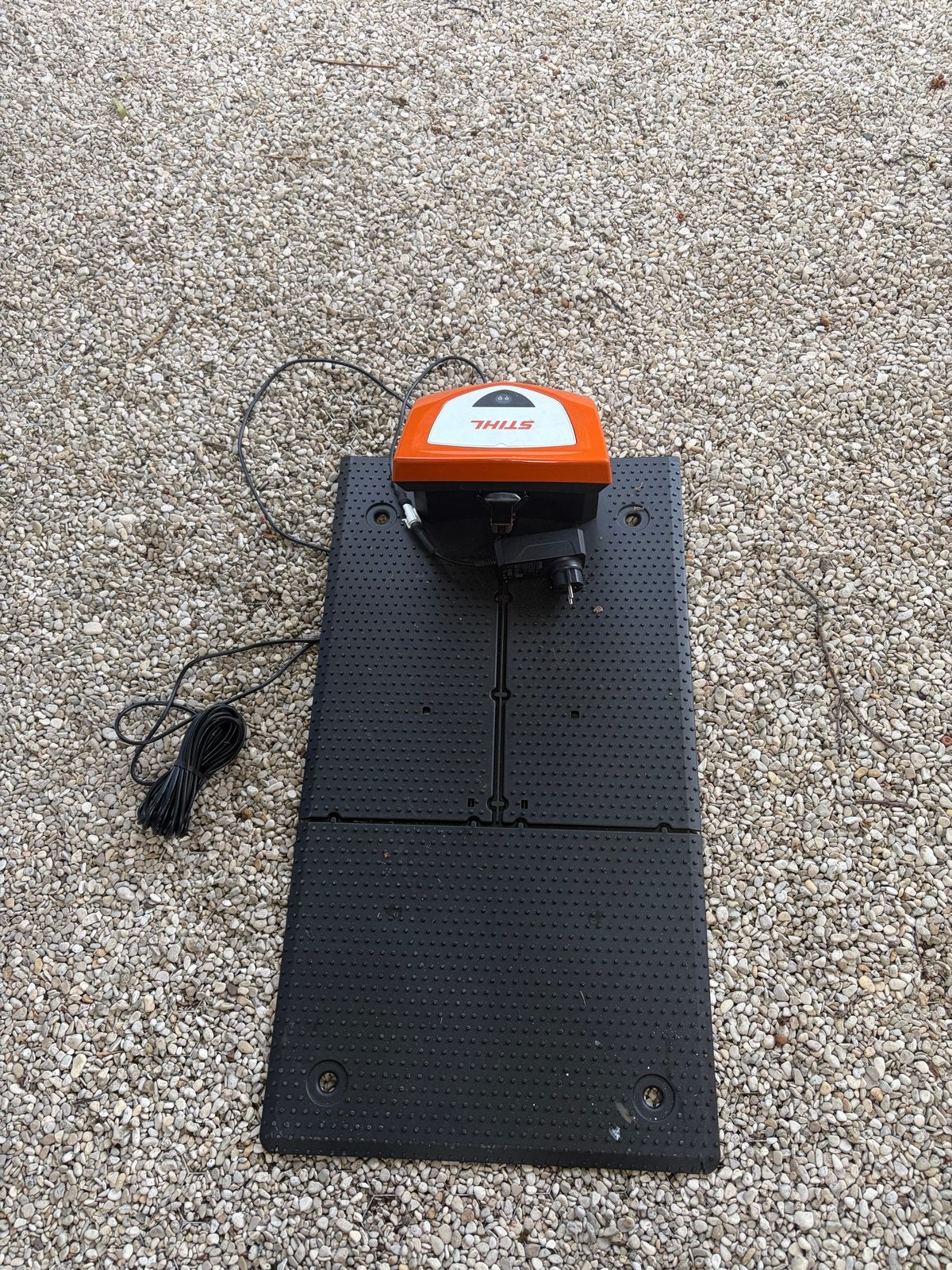 Ado 401 Stihl Acculader voor Robotmaaier - Zo goed als nieuw, Ophalen of Verzenden, Nieuw, Accu-grasmaaier
