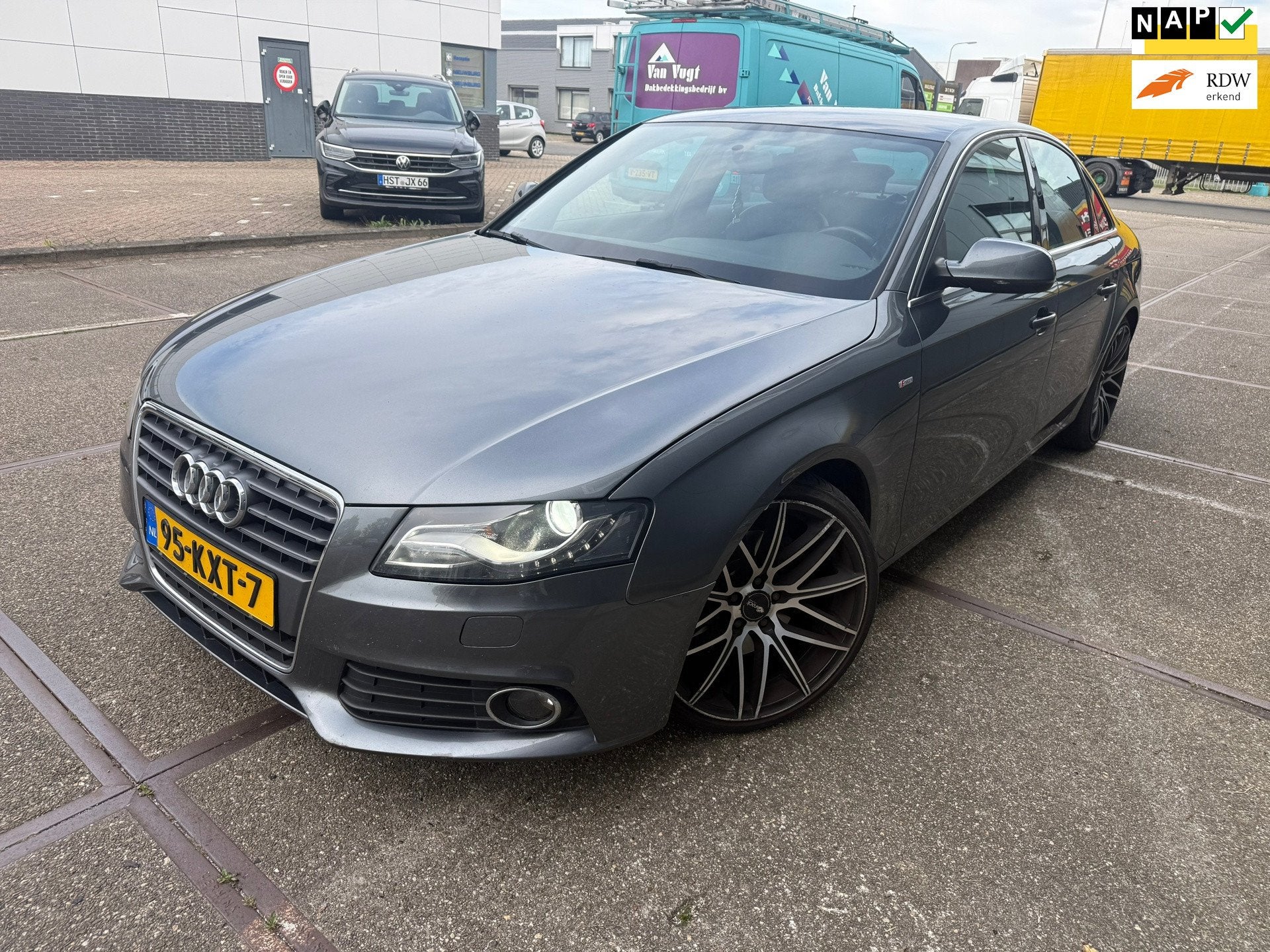 Audi A4 Limousine 1.8 TFSI S edition / APK / NAP / AIRCO / H, Gebruikt, 4 cilinders, Bedrijf, Sedan