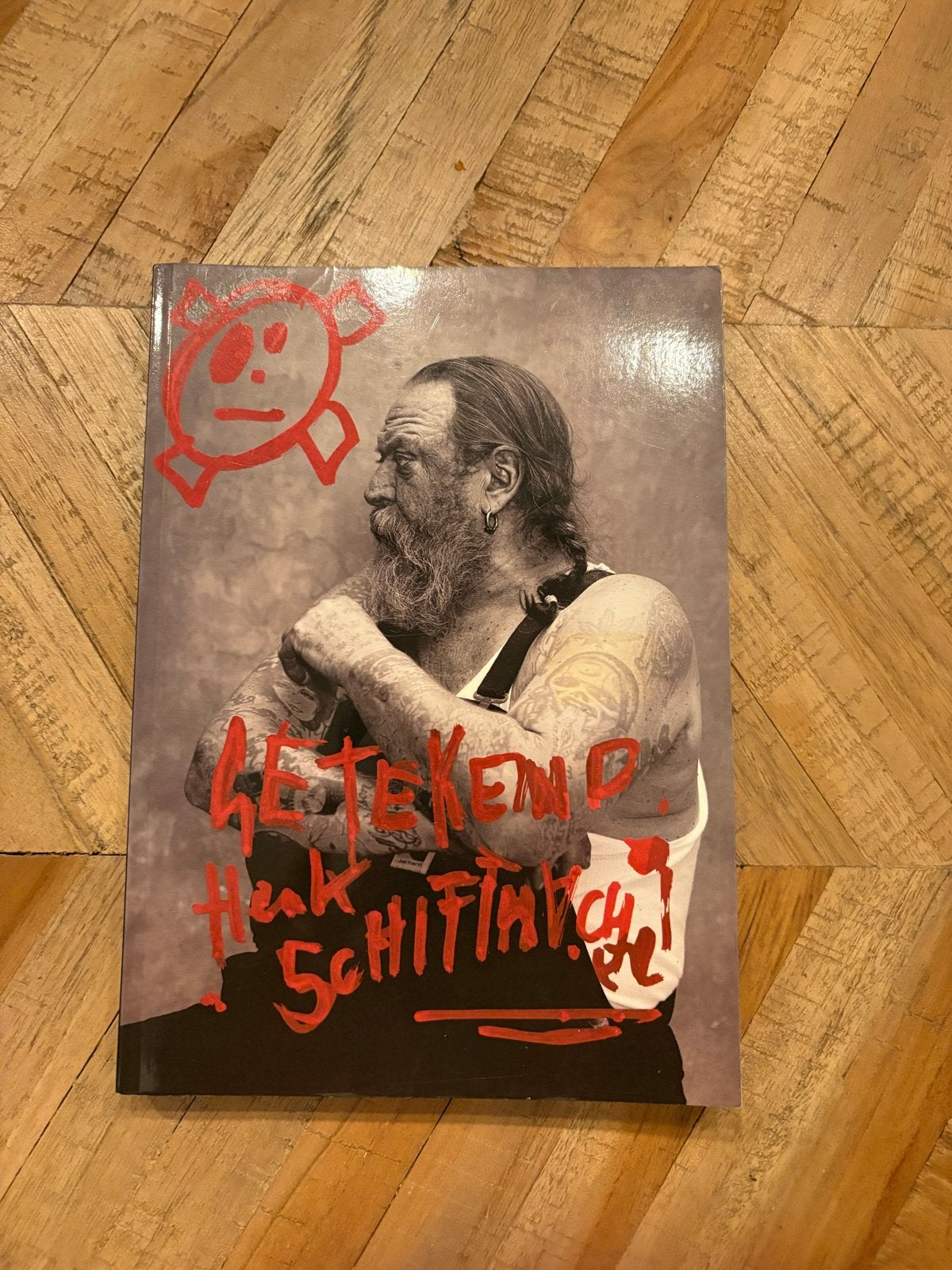 Getekend: Henk Schiffmacher - Fotoboek Tattoo Kunst, Verzenden, Gelezen, Overige onderwerpen