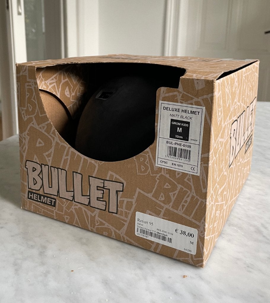bullet helmet deluxe kids skateboard, Sport en Fitness, Ophalen of Verzenden, Zo goed als nieuw