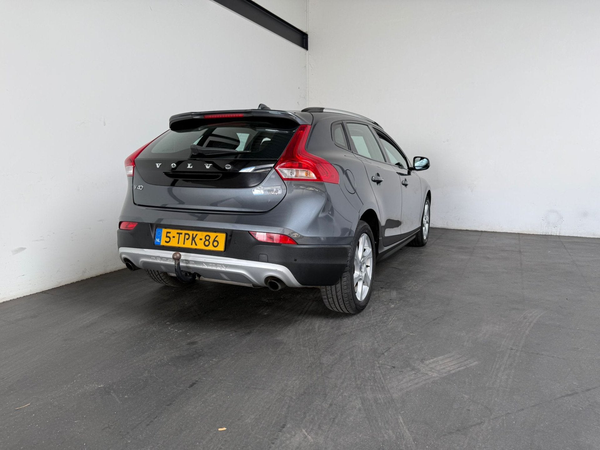 Volvo V40 Cross Country 1.6 T4 Momentum (bj 2014), Auto's, Voorwielaandrijving, Gebruikt, 4 cilinders, 179 pk