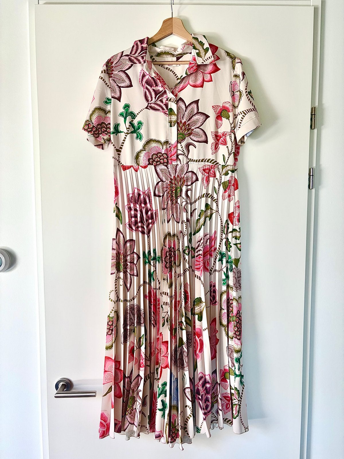 Oilily jurk met bloemenprint en plooien, maat 42, Kleding | Dames, Meerkleurig, Maat 42/44 (L), Nieuw, Ophalen of Verzenden