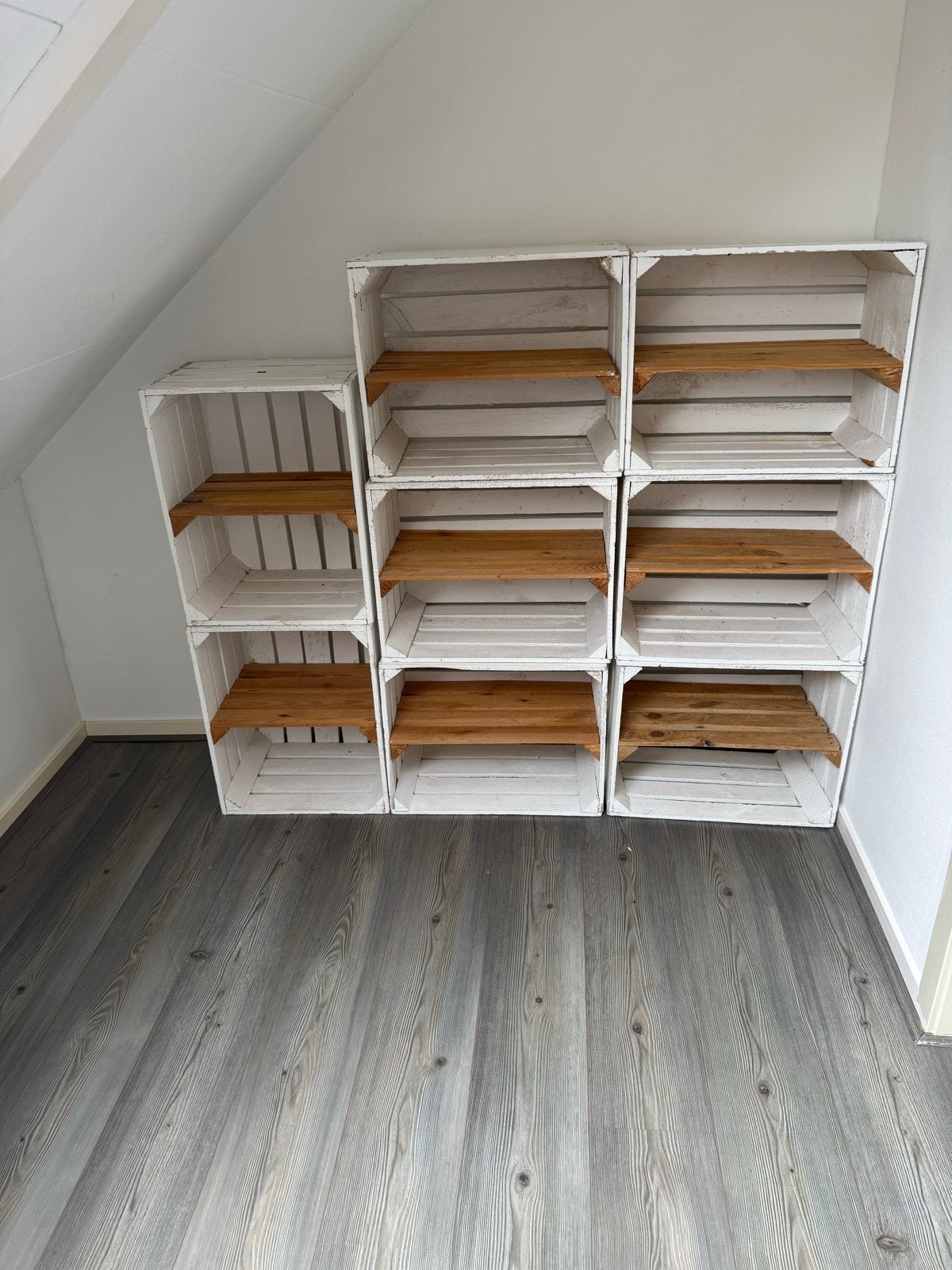 Witte krattenkast met houten planken - 8 stuks, Huis en Inrichting, Ophalen, Zo goed als nieuw