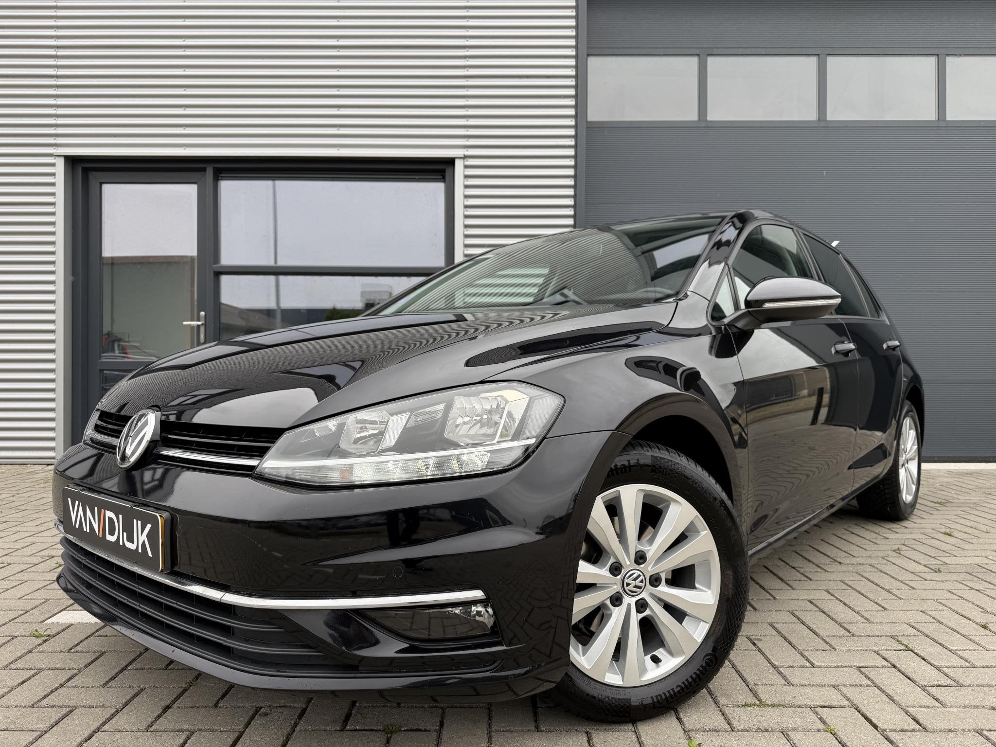 Volkswagen Golf 1.0 TSI Comfortline ✓Navigatie ✓Apple Ca, Auto's, Volkswagen, Stof, Gebruikt, Met garantie (alle), Automatische klimaatregeling