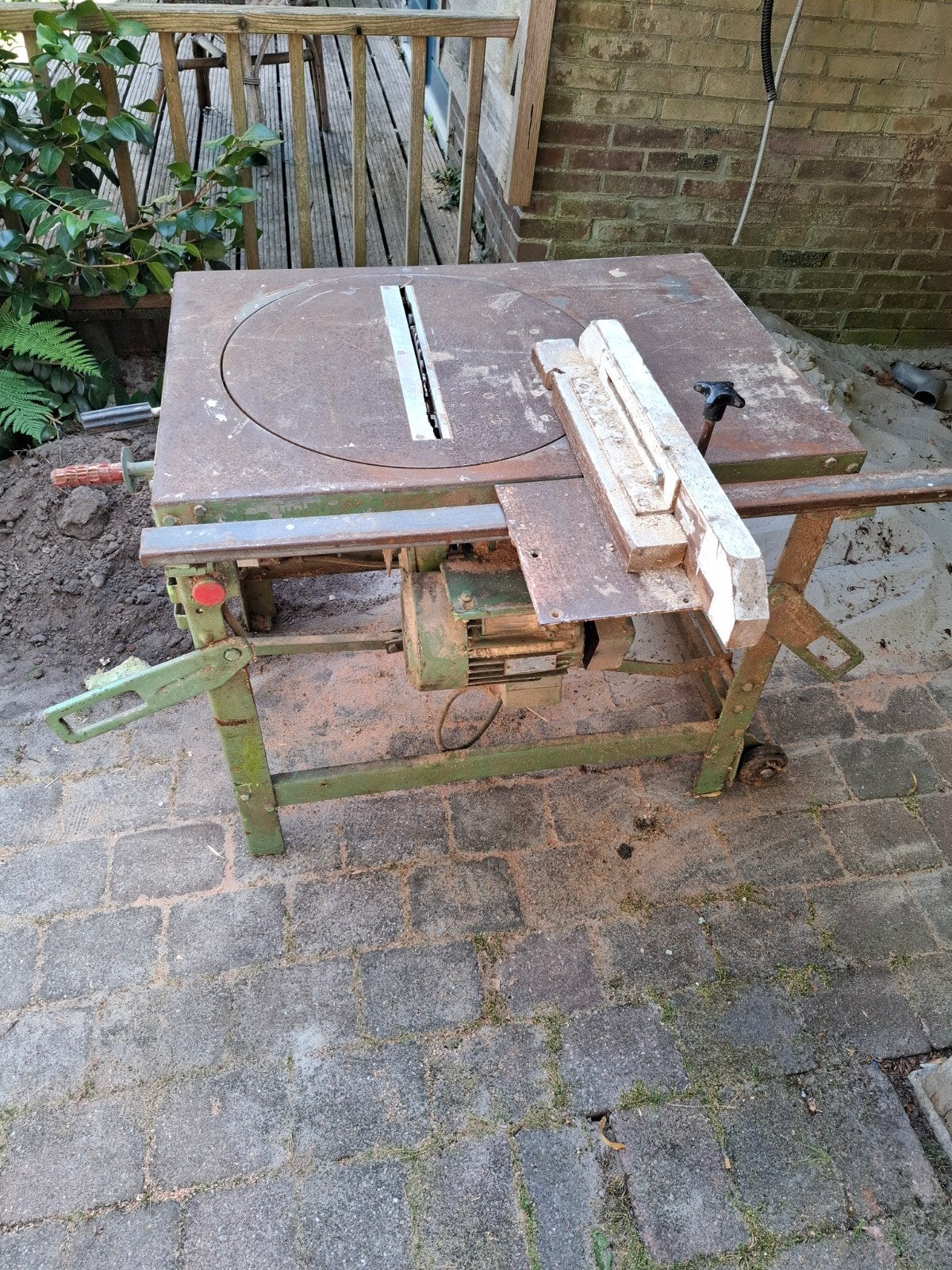 zaagtafel met afzuiger, Ophalen, Elektra Beckum, Gebruikt, Cirkelzaag