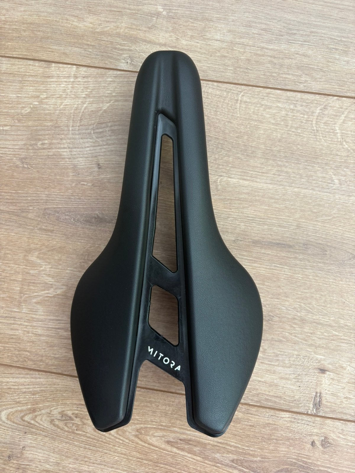 Velomann Mitora 139 mm racezadel- nieuw van bianchi sprint, Ophalen of Verzenden, Nieuw, Zadel