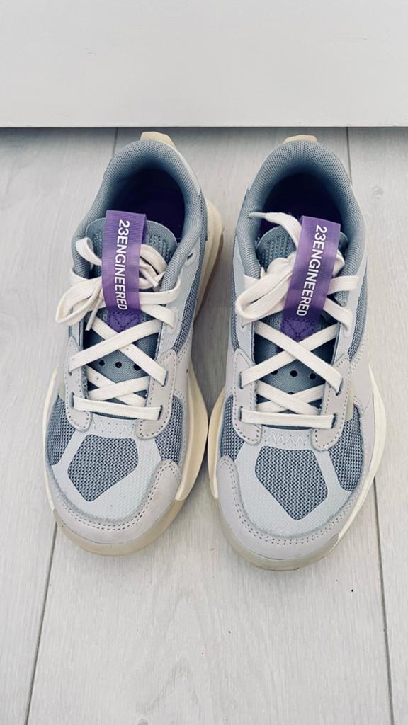 Nike Jordan Sneakers, Ophalen of Verzenden, Zo goed als nieuw, Grijs, Sneakers of Gympen