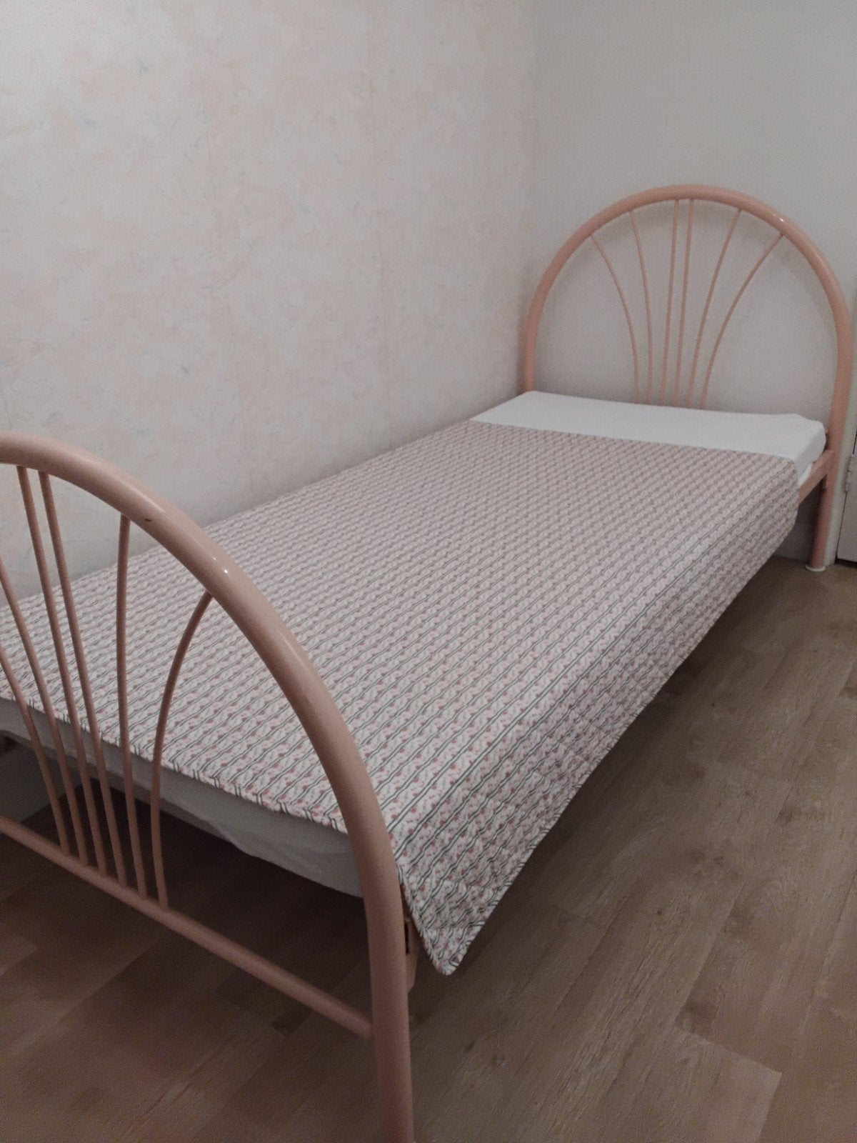 Zeer net kinderbed met matras 80x200 cm, Ophalen, Zo goed als nieuw, 80 cm, 200 cm