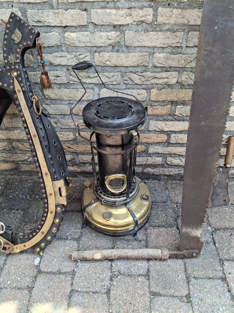 Petroleumkachel, Paardenhoofdstel en div. boerderijspullen, Ophalen
