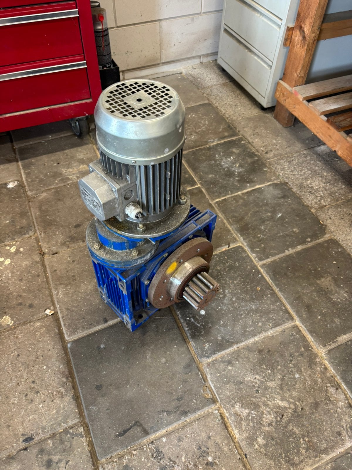 Elektromotor met tragingskast, Ophalen, Zo goed als nieuw, Elektromotor