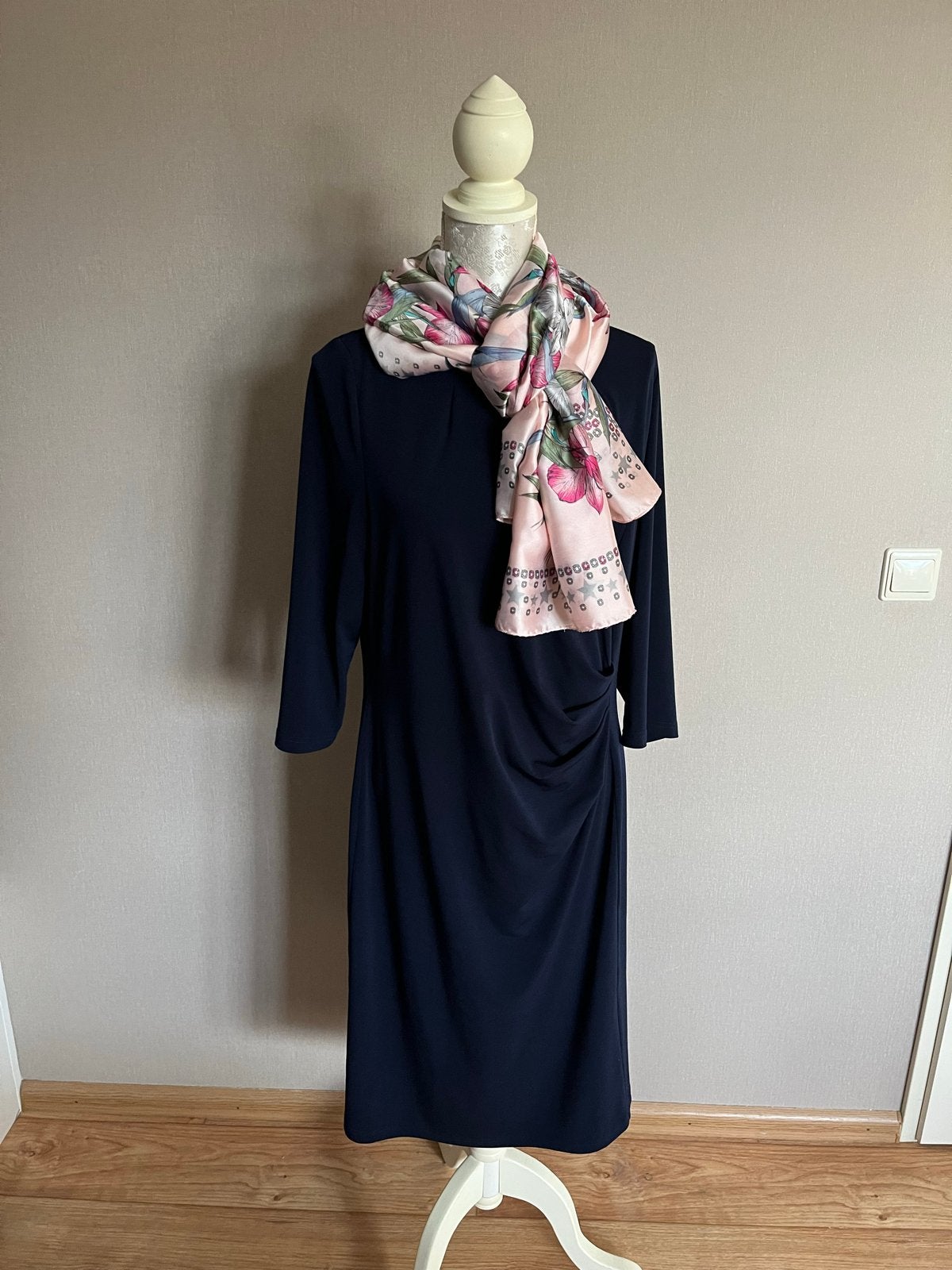 Mooie donkerblauwe jurk van Select maat 46, Kleding | Dames, Maat 46/48 (XL) of groter, Zo goed als nieuw, Onder de knie, Verzenden