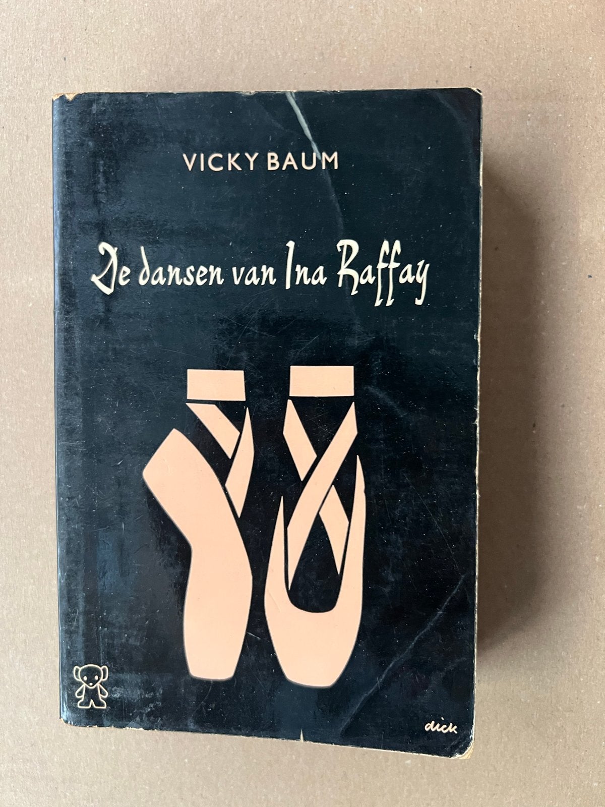 De dansen van Ina Raffay - Vicky Baum (Zwarte Beertjes), Ophalen of Verzenden, Gelezen, Europa overig