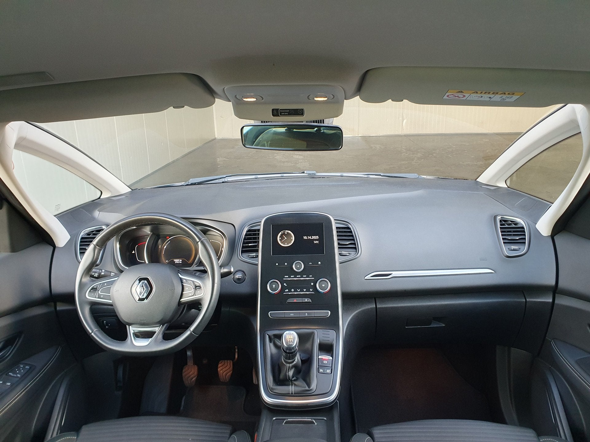 Renault Grand Scénic 1.3 TCe Business Zen 7p. NAVI/CLIMA/CR, Auto's, Stof, Gebruikt, Euro 6, 4 cilinders