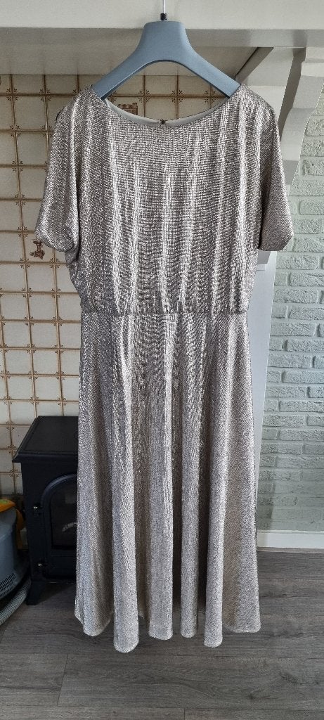 Goudkleurige lange jurk 46 van Swing, Maat 46/48 (XL) of groter, Nieuw, Ophalen of Verzenden, Swing