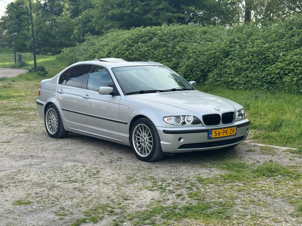 BMW 320i / automaat / pano / memory / angel eyes /zonnerollo, Auto's, BMW, Achterwielaandrijving, 75 €/maand, Particulier, 1600 kg