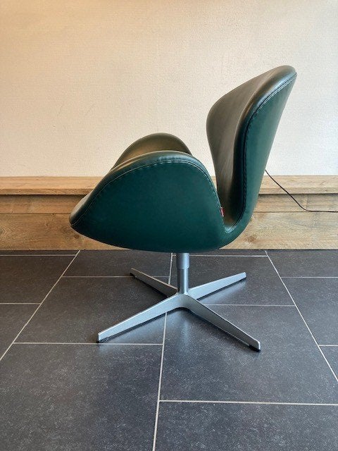 Fritz Hansen, Arne Jacobsen Swan Chair, donkergroen leder, Huis en Inrichting, Fauteuils, Minder dan 75 cm, Design, Fritz Hansen