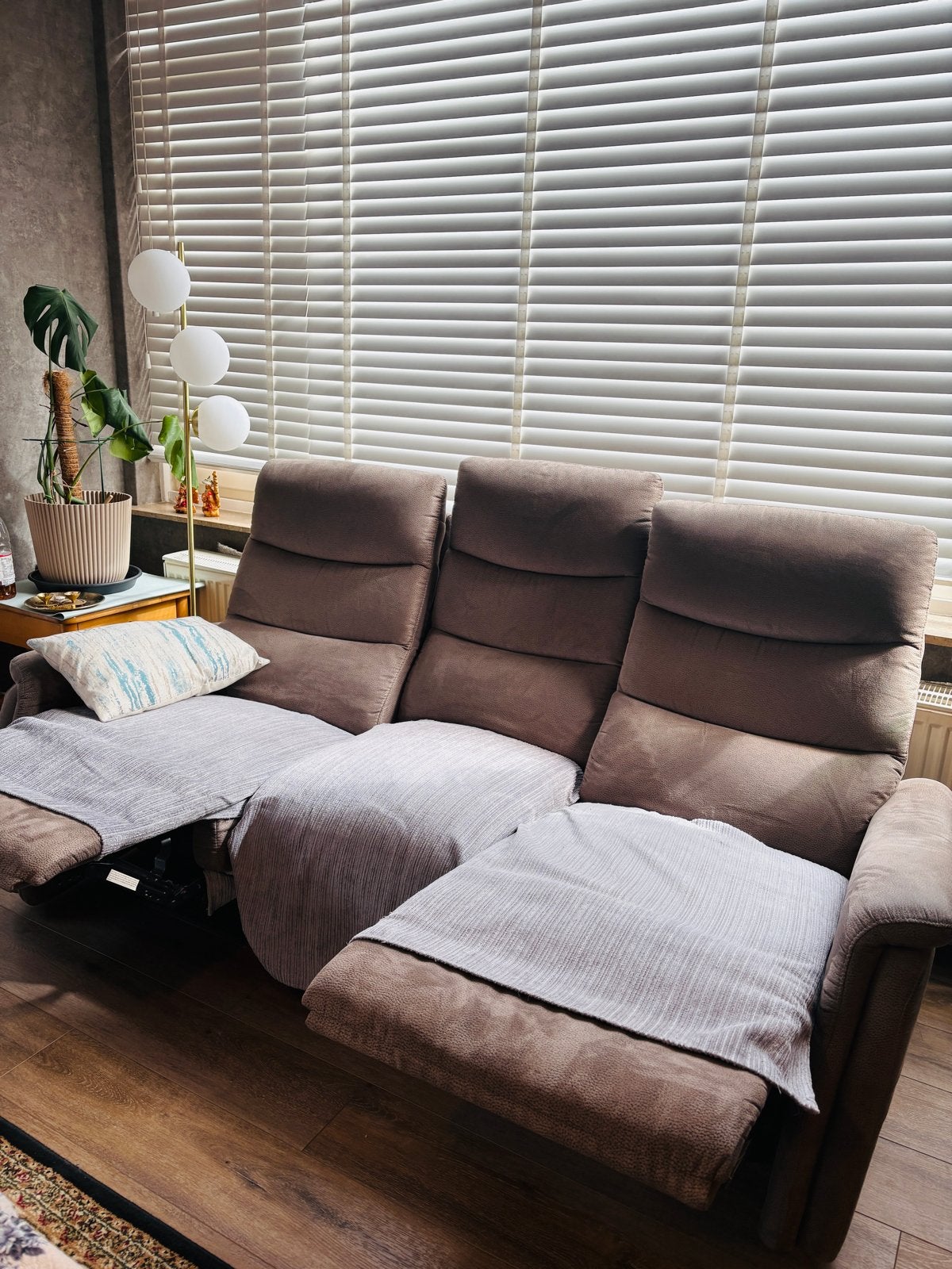 Comfortabele driezitsbank met relaxfunctie, Huis en Inrichting, Ophalen, Gebruikt, Driepersoons, 75 tot 100 cm
