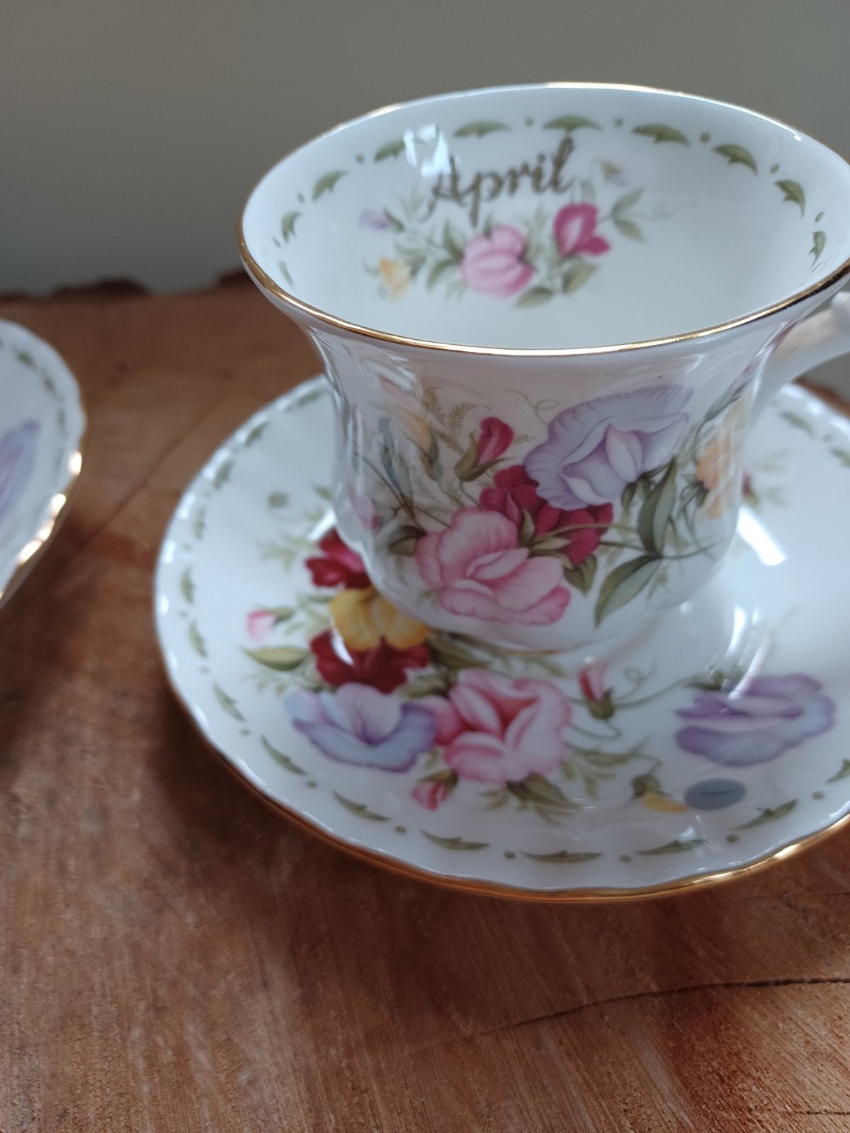 Royal Albert 2 Kop en Schotel April flower of the month, Ophalen of Verzenden