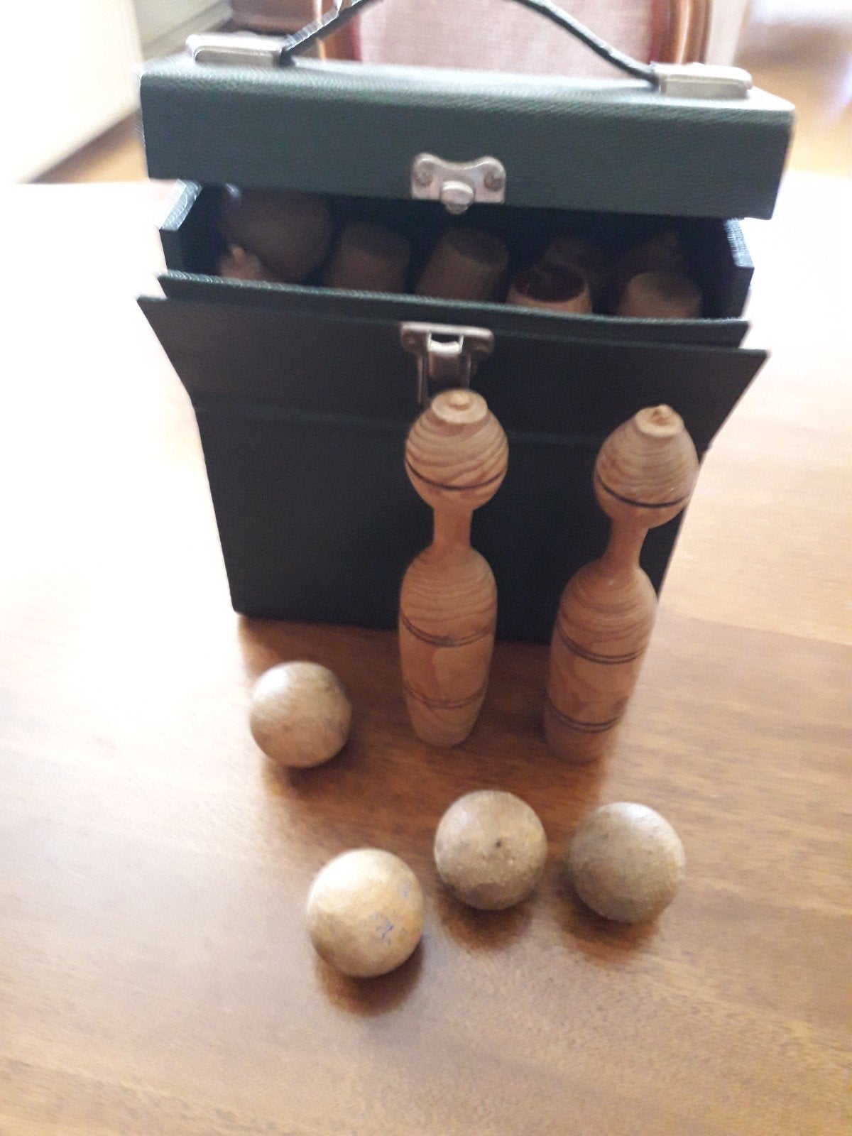 Oud kegelspel 5 houten  ballen en 9 houten kegels in koffer, Ophalen of Verzenden