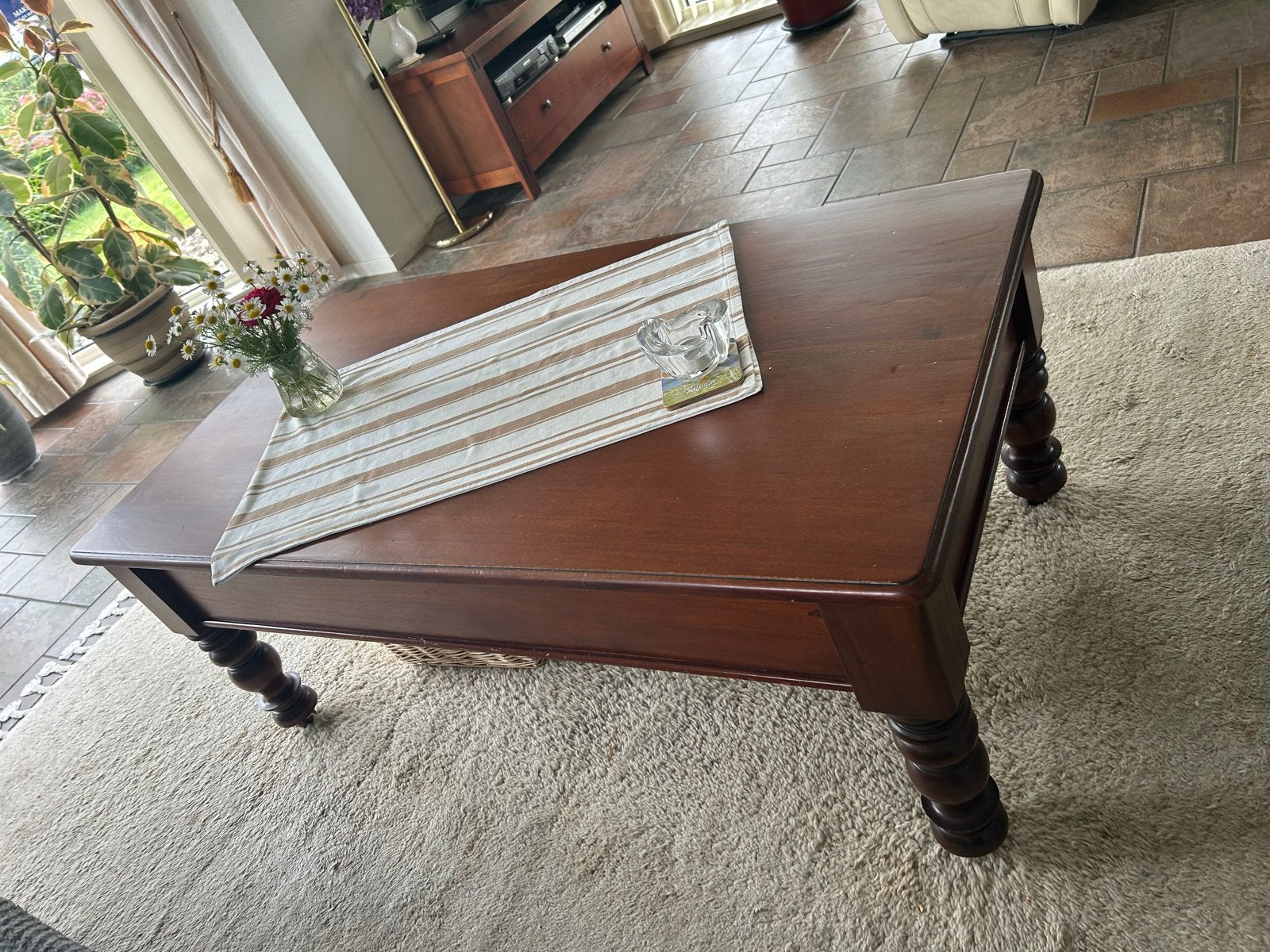 Klassieke houten salontafel met lades, Huis en Inrichting, Tafels | Salontafels, Ophalen, Gebruikt, 100 tot 150 cm, 50 tot 100 cm