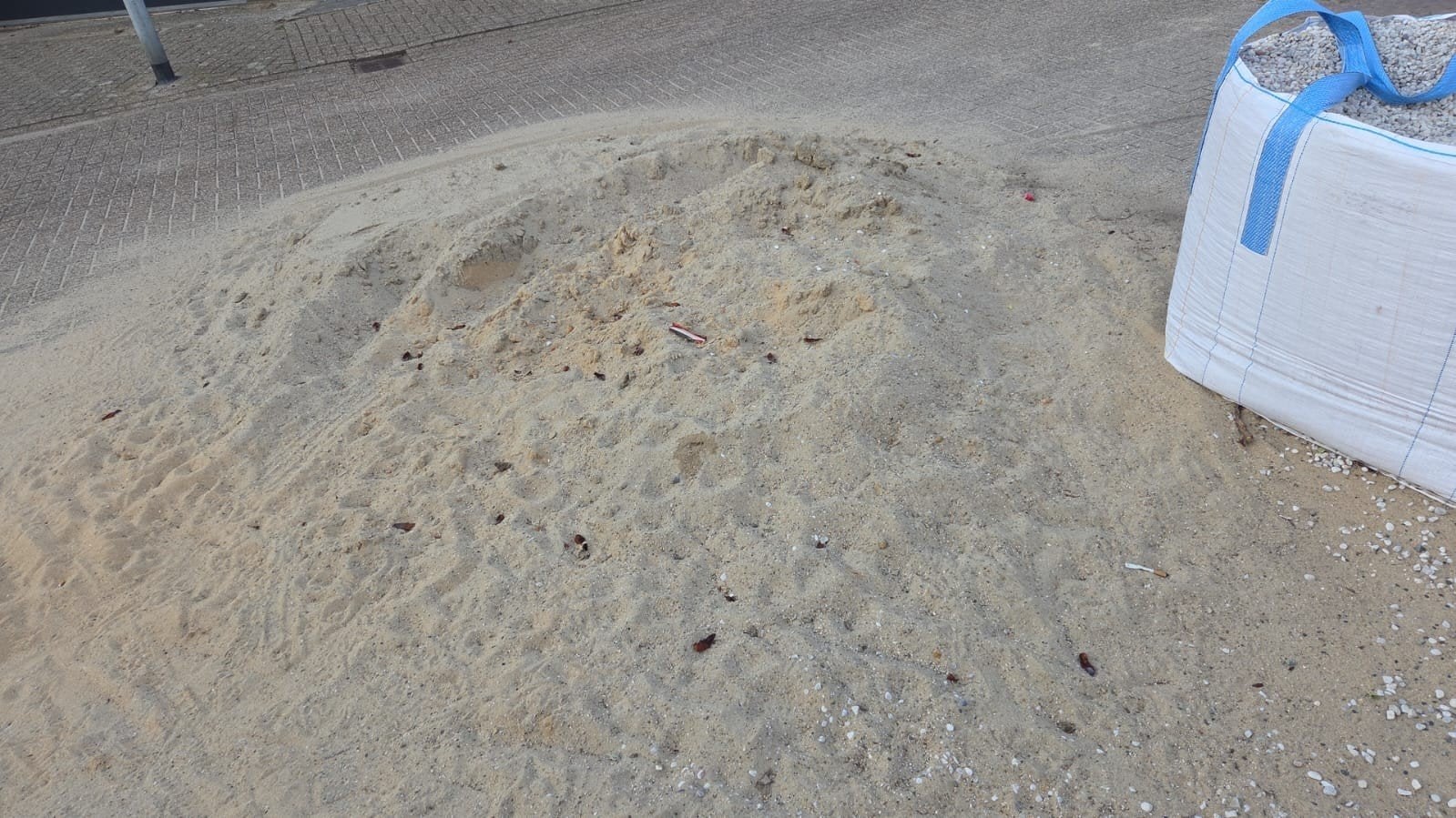 Ca. 1 kuub gele zand op te halen (venlo zuid), Ophalen, Gebruikt, Ophoogzand