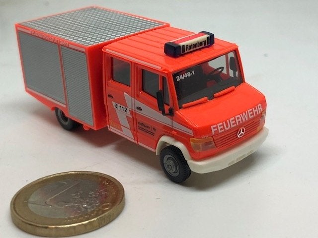 Brandweer Mercedes Vario Tankautospuit Stuttgart., Hobby en Vrije tijd, Modelauto's | 1:87, Ophalen of Verzenden, Gebruikt, Bus of Vrachtwagen