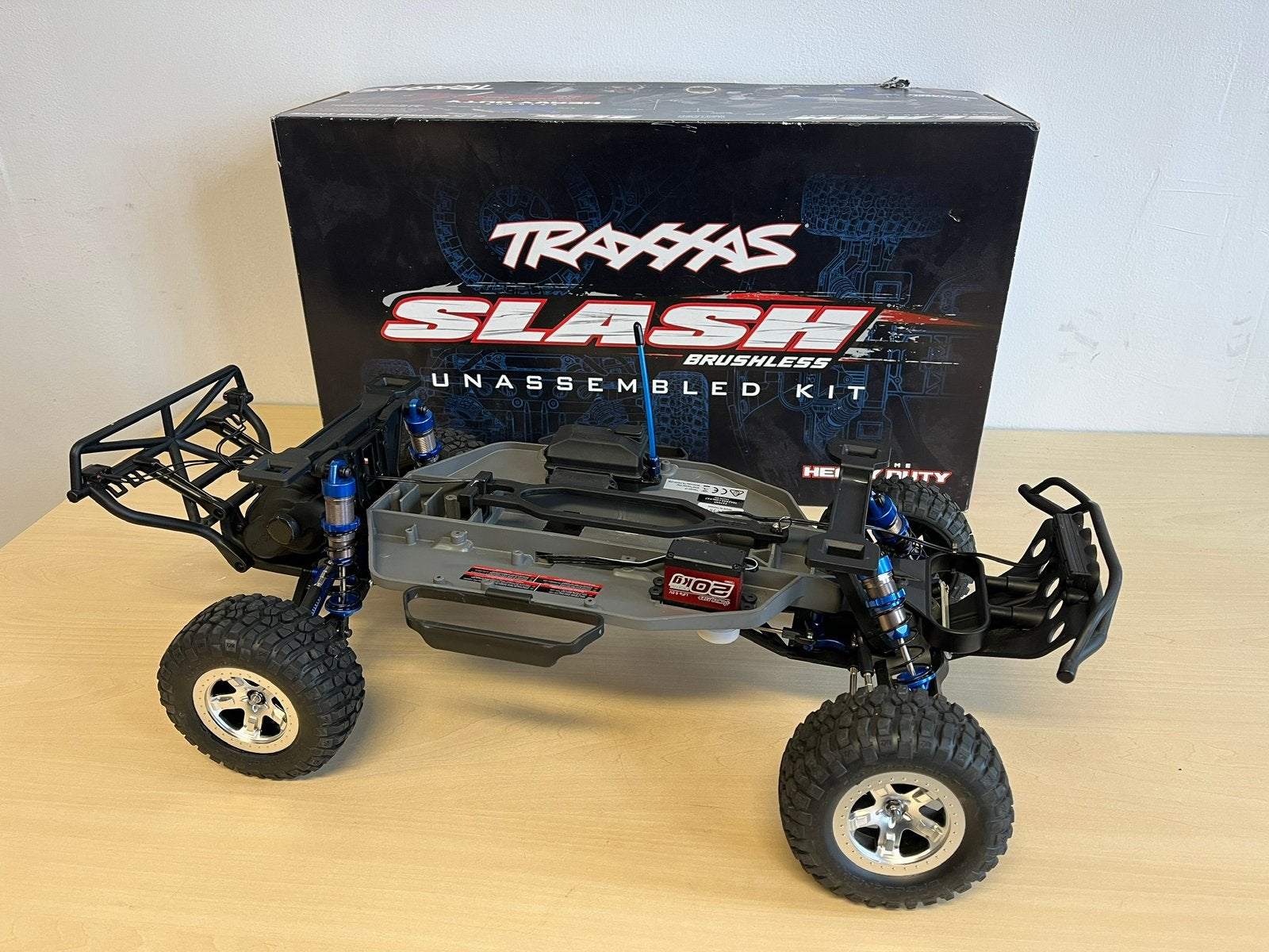 Traxxas Slash 2wd RC SC truck heavy duty ROLLER, Elektro, Auto offroad, Ophalen of Verzenden, Zo goed als nieuw