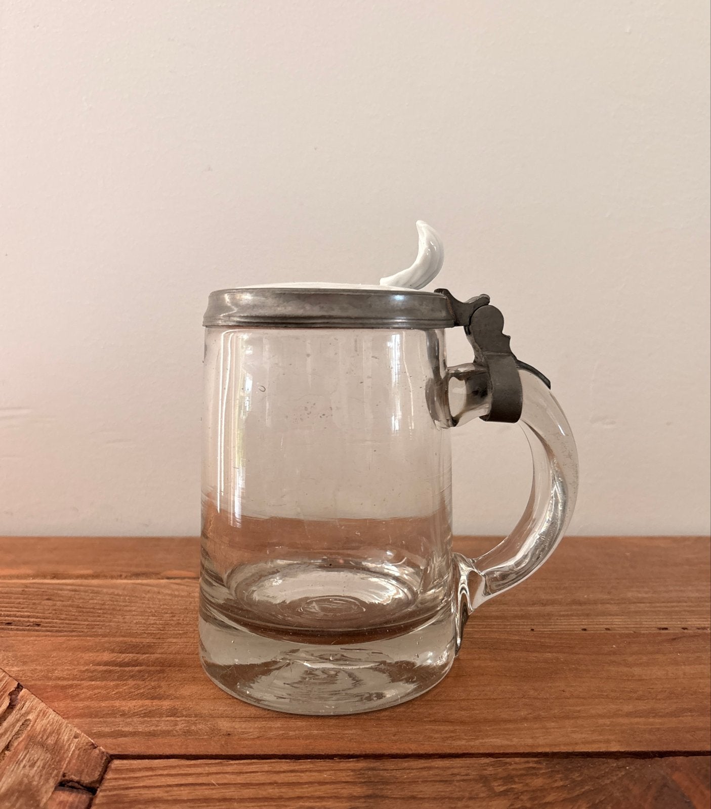 Antieke glazen bierpul met tinnen deksel en porselein, Antiek en Kunst, Ophalen of Verzenden