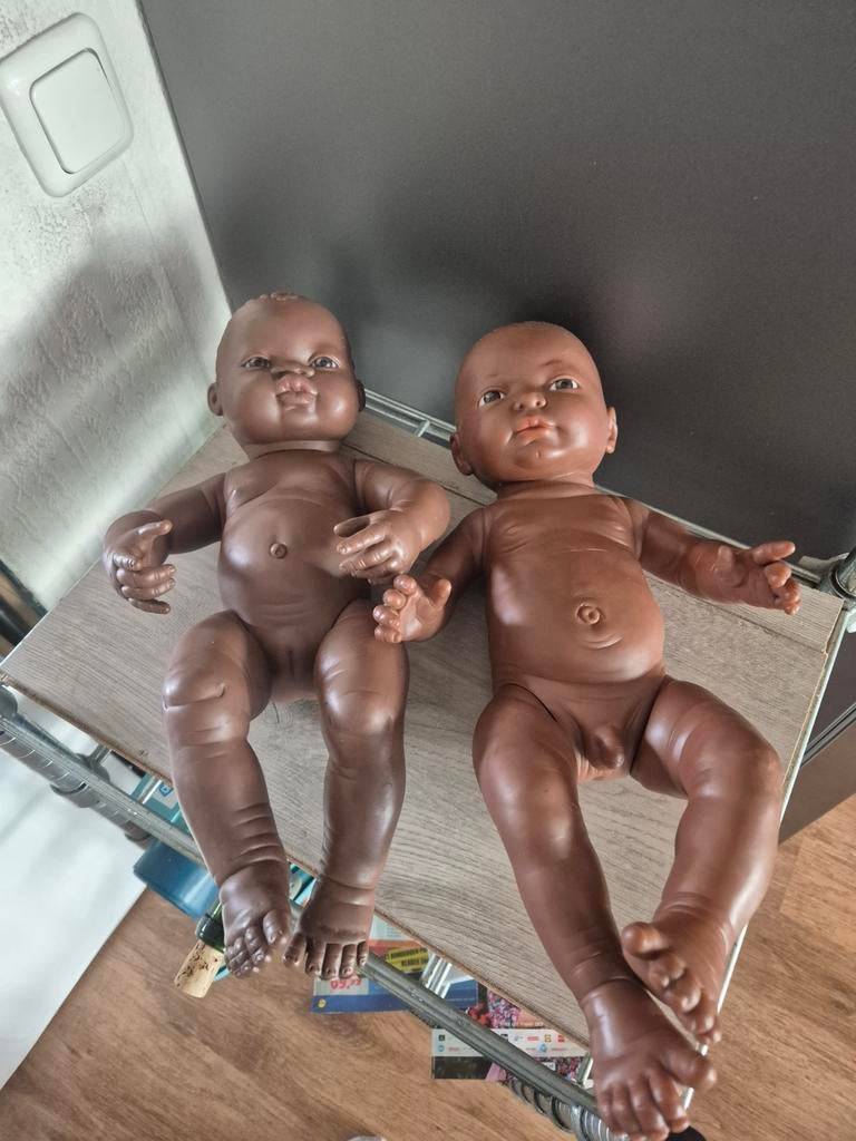 2 donkere babypoppen, Ophalen of Verzenden, Zo goed als nieuw, Babypop